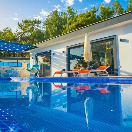 Vibrant With Pool Backyard Jacuzzi In Kas شقة Islamlar (Mediterranean)