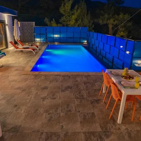 Vibrant With Pool Backyard Jacuzzi In Kas شقة Islamlar (Mediterranean)
